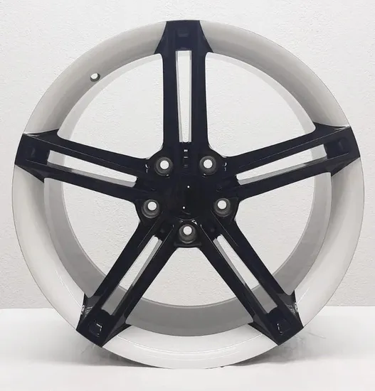 18-19 Inch 5 Holes Popular Design High Performance Black Plus White Lip Car Wheel Rim