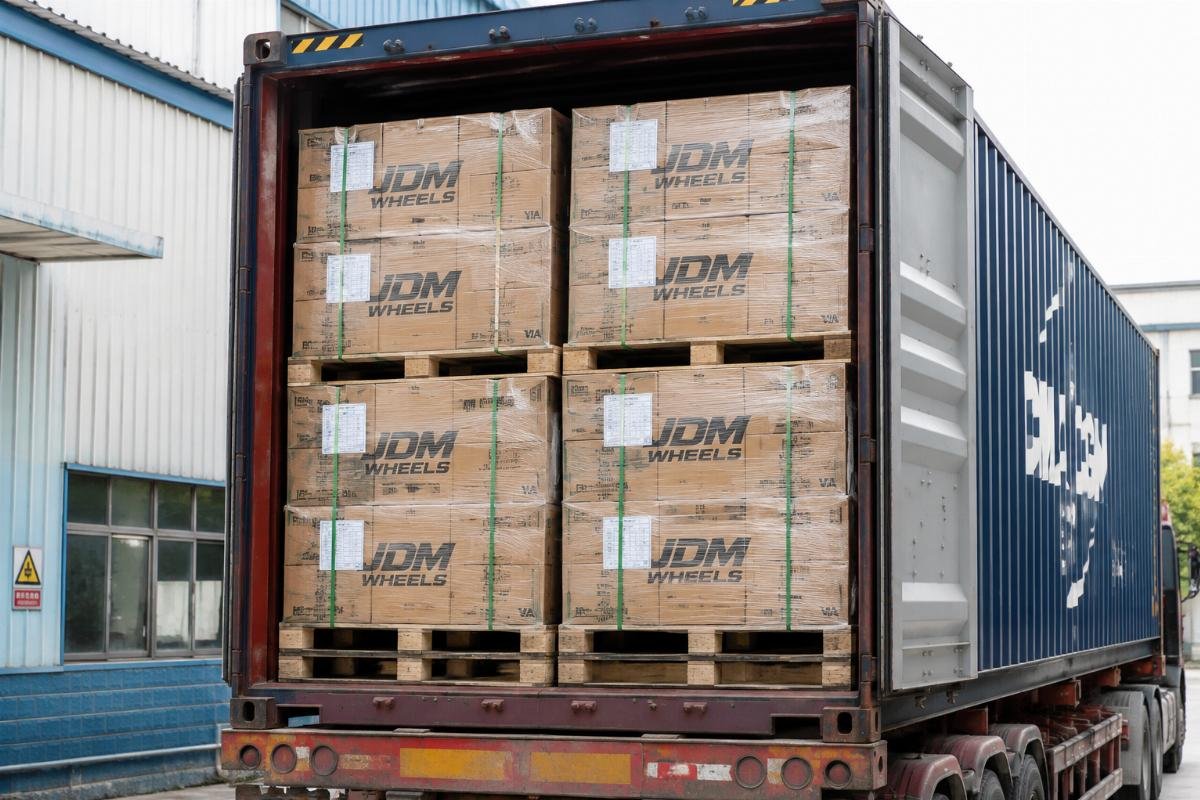 Bulk JDM wheel container shipment for export Full container shipment of JDM wheels ready for export from a Chinese manufacturing facility