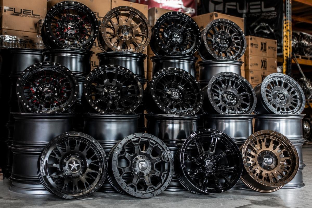off-road modification wheel inventory Stack of 17-22 inch heavy-duty off-road rims